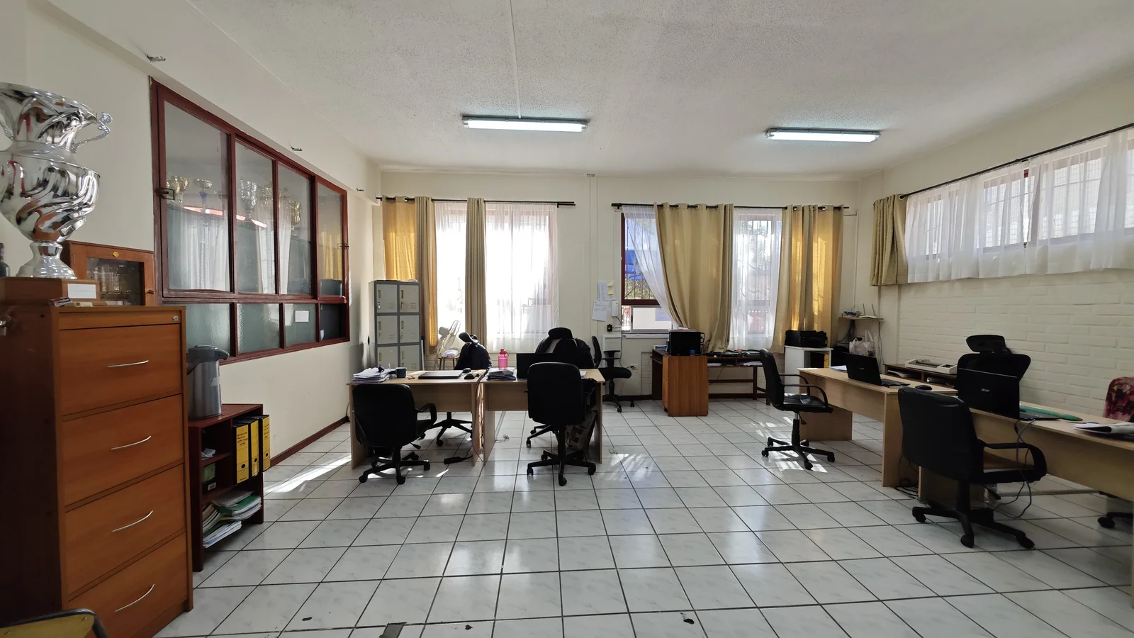 Espacio del Liceo Católico Atacama antes de su transformación en laboratorio de biología